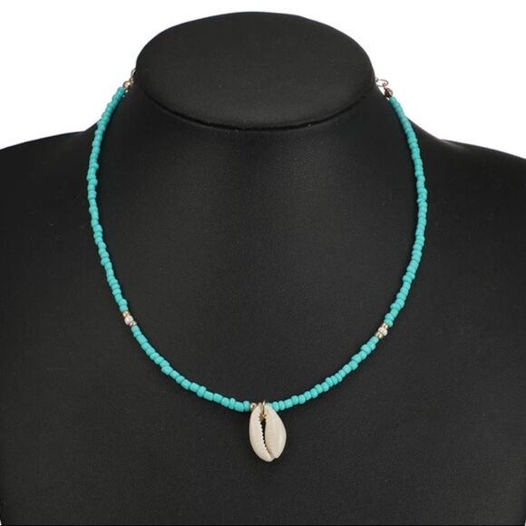 Turquoise Cowrie SeaShell & Beads Necklace (v1) - Picture 7 of 8